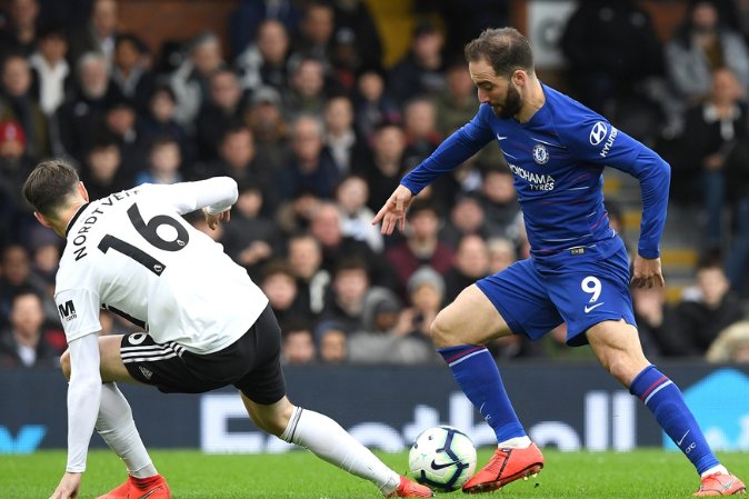 国米门将更替引热议，维卡里奥性价比突出，但适配性与未来规划存疑。