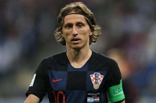 “苏超”决赛进行在即，人民海军泰州舰、南通舰为主队加油