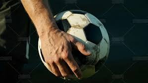 心系老东家，维尼修斯晒穿达尼洛弗拉门戈13号球衣打游戏