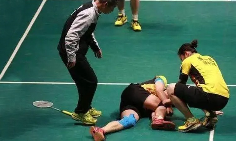 “你不是梅西C罗”！范戴克公开力挺后，萨拉赫仍被狠批